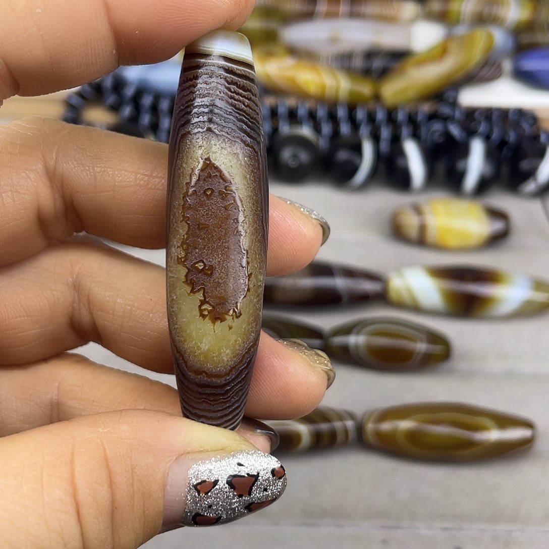 杰***少玛瑙/玉髓散珠缠丝玛瑙