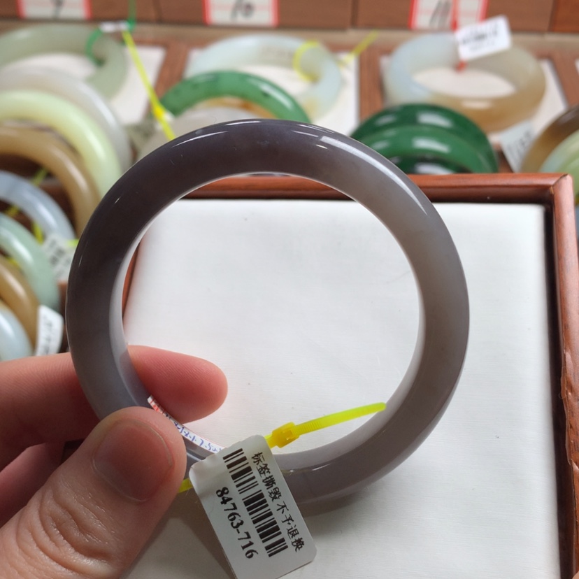 【闪购商品】和田玉手镯未镶嵌53！5