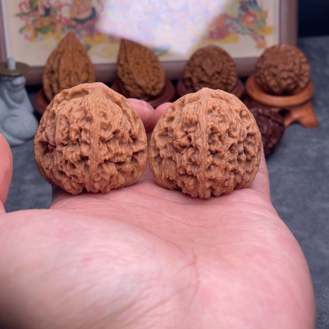 文玩核桃吊坠提**豹43全品南疆石