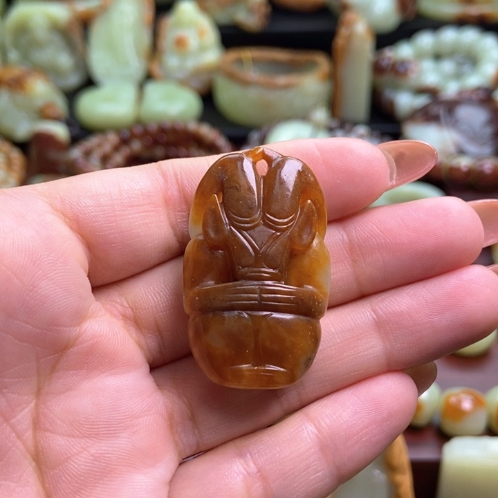 未镶嵌岫岩河磨玉（透闪石质玉）挂件