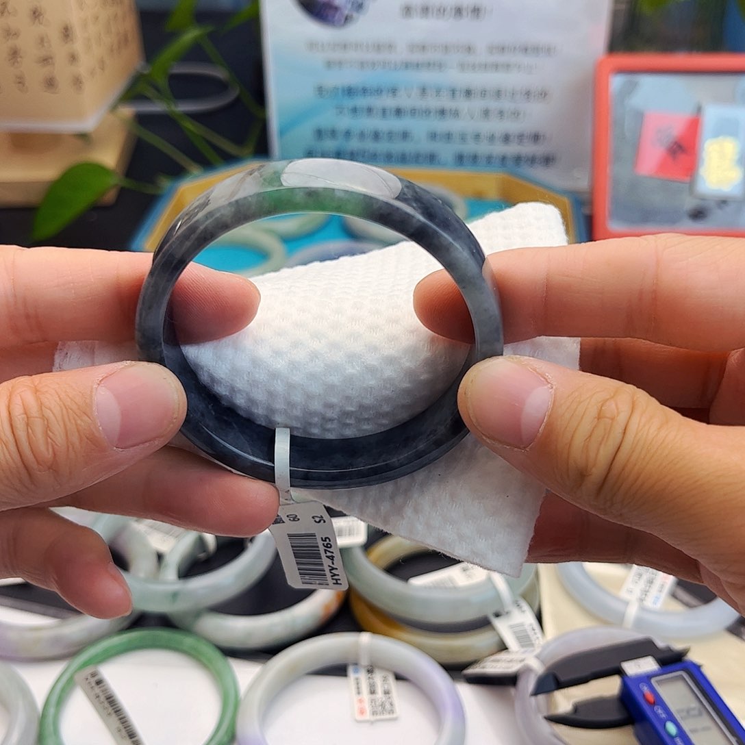 翡翠手镯未镶嵌冰绿乌鸡