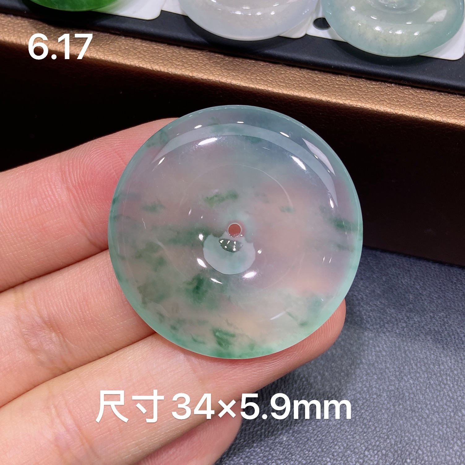 缅甸天然A货翡翠，高冰种起冰起胶飘绿花平安扣吊坠，时尚百搭气质S
