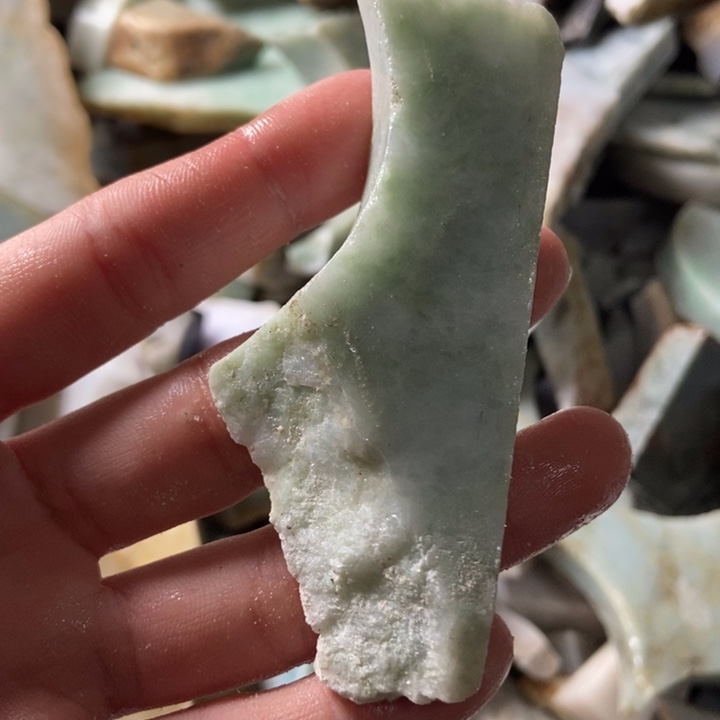 翡翠颈饰未镶嵌天然翡翠