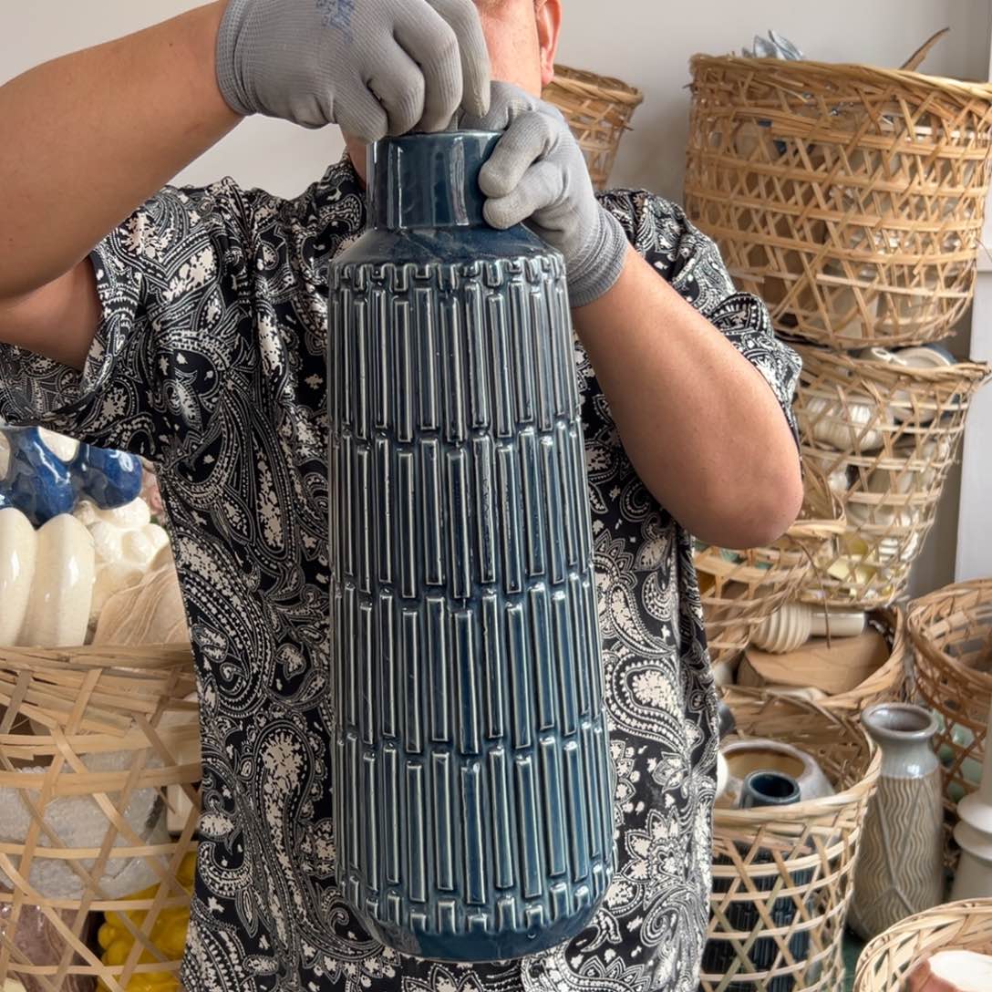 摆件84 号高中低温陶瓷瓶（部分微瑕）