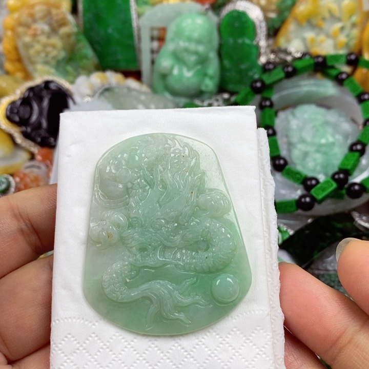 翡翠未镶嵌吊坠(赠链)