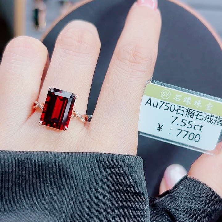 石榴石18K金镶嵌戒指