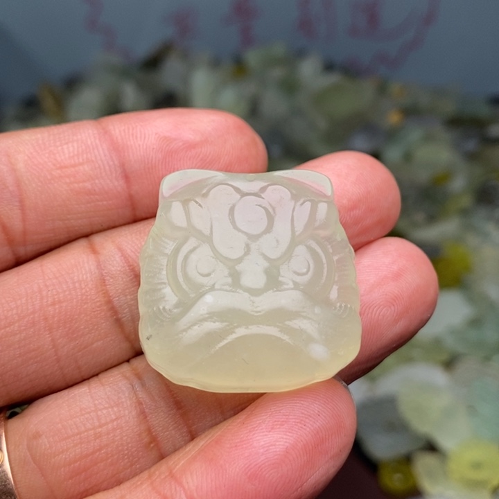 蛇纹石玉颈饰合金185