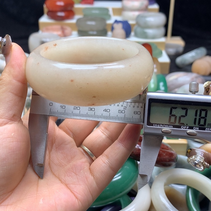 未镶嵌手镯石英质玉