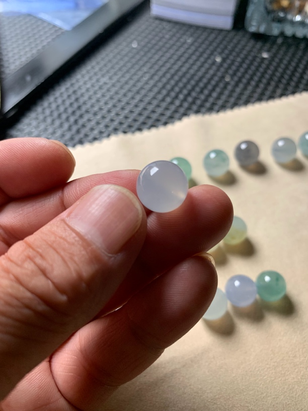 天然缅甸翡翠A货，12.3mm白冰单珠