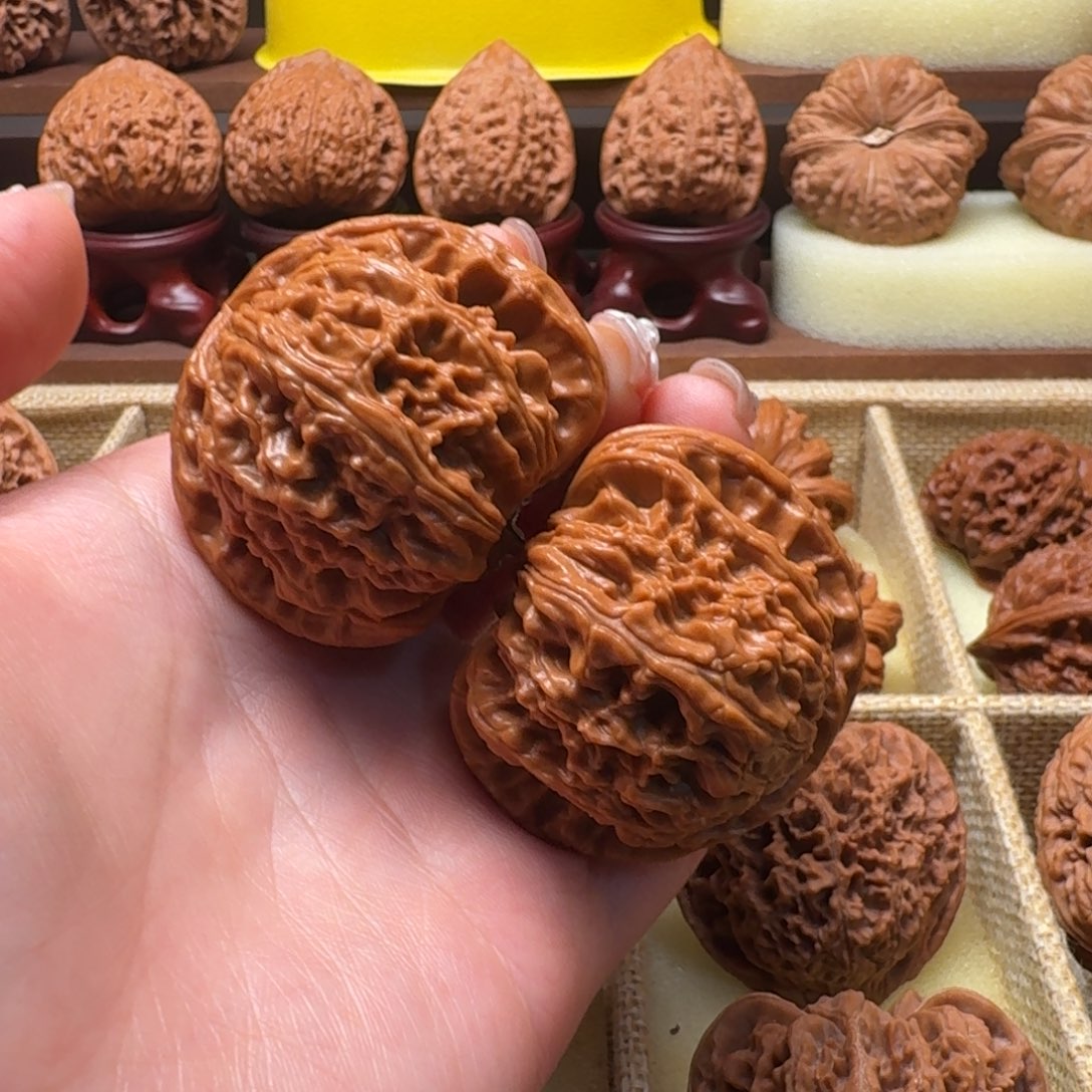 文玩核桃吊坠44白狮子