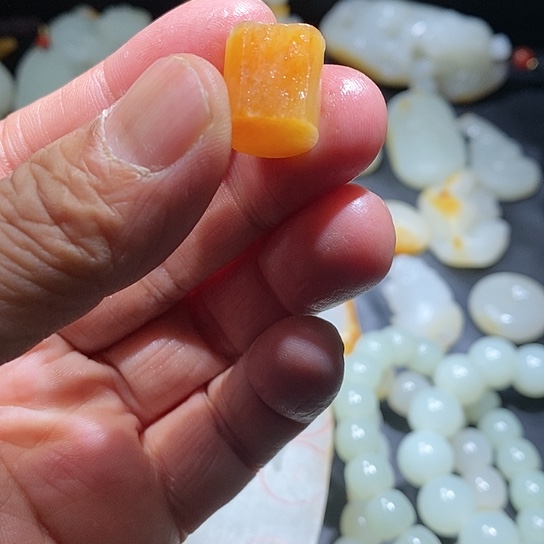 和田玉挂件未镶嵌般***蜜