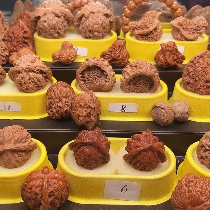 w***e文玩核桃吊坠红绿丝