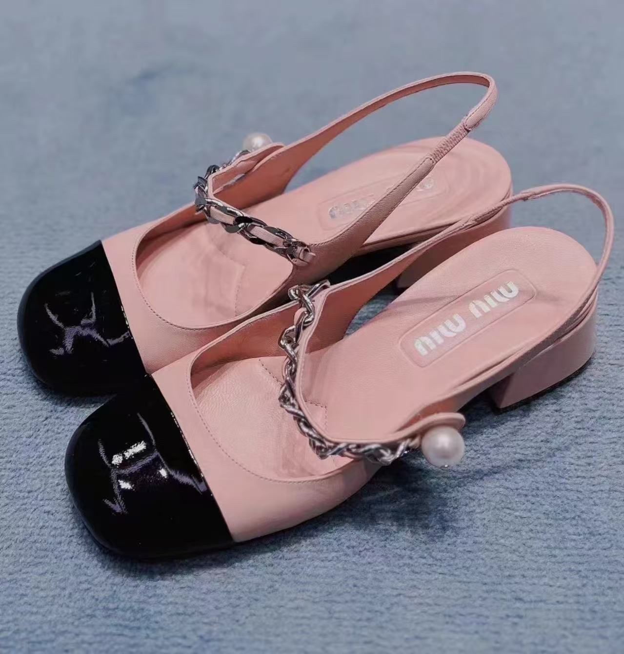 未使用 MIU MIU/缪缪 缪缪粉拼黑头低跟玛丽珍35.5