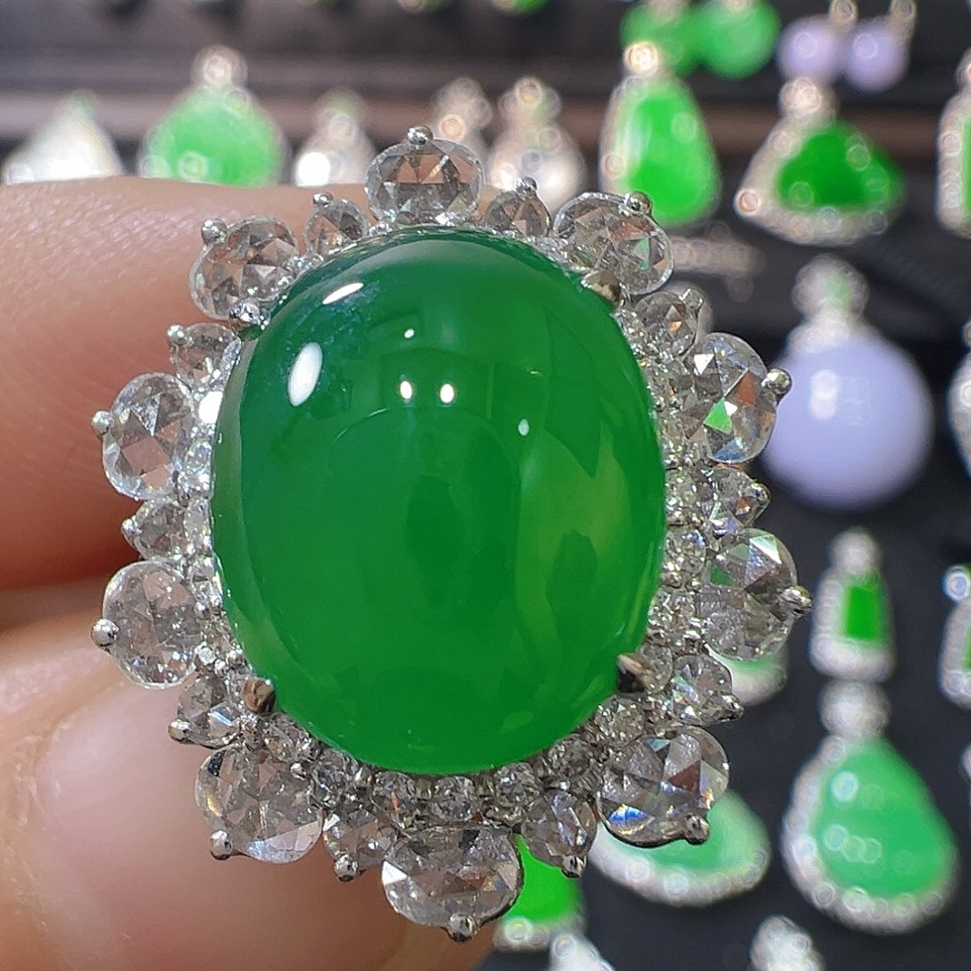 18K金镶嵌戒指翡翠