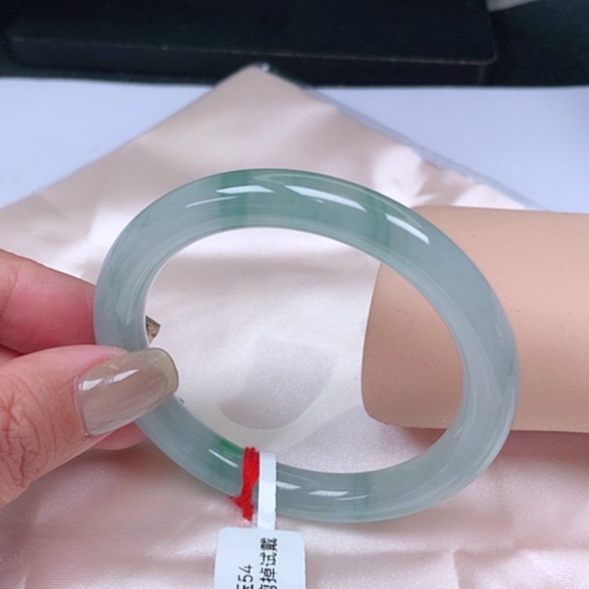 【闪购商品】翡翠手镯未镶嵌，