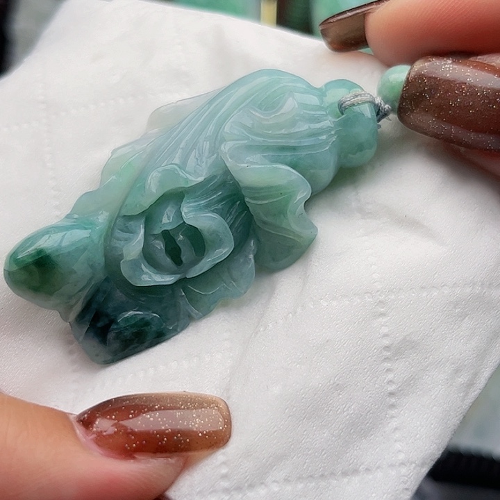 超***人翡翠未镶嵌颈饰挂件