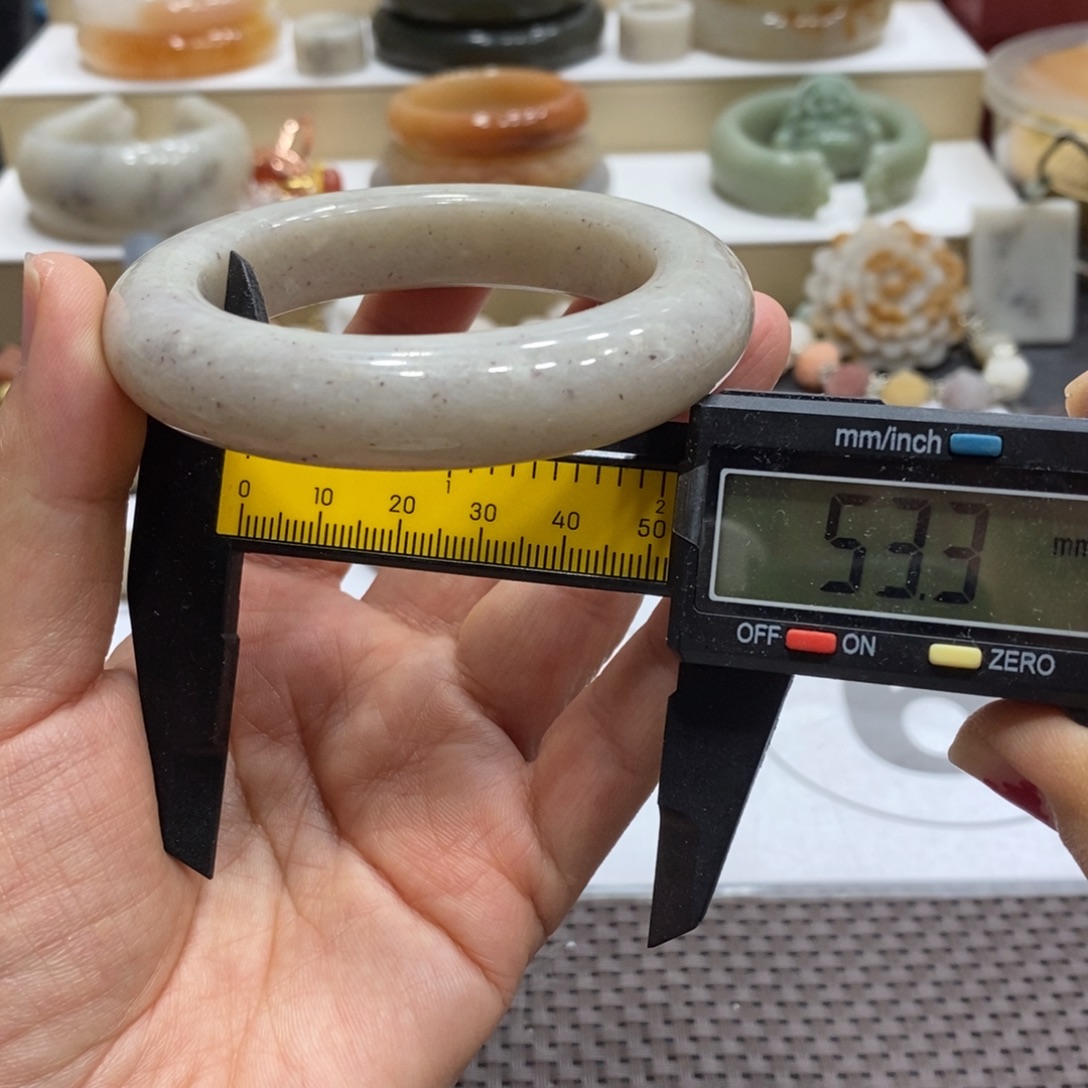 石英质玉未镶嵌手镯