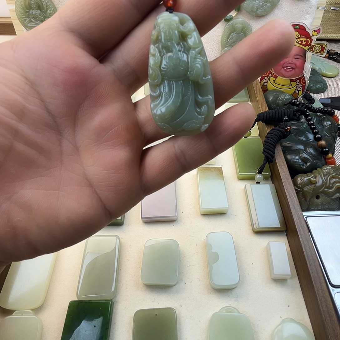 和田玉未镶嵌颈饰