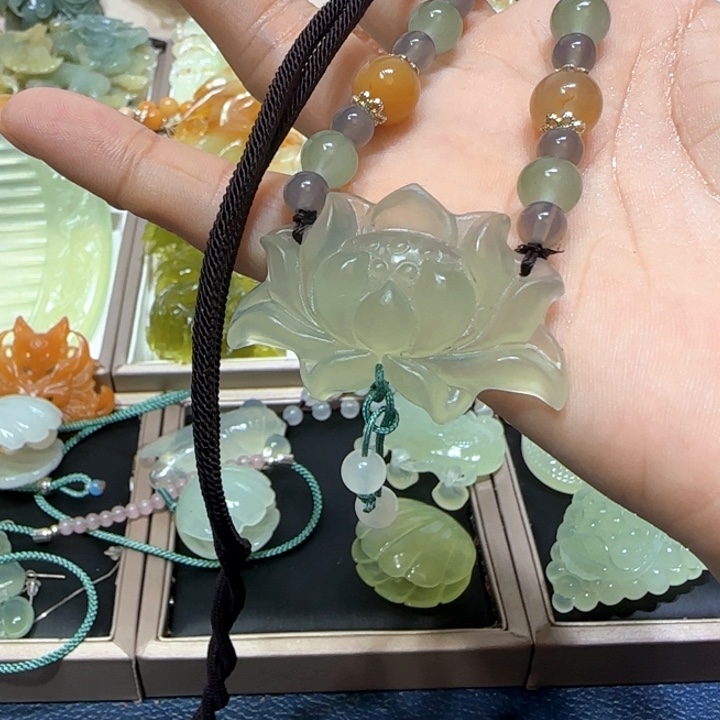 蛇纹石玉未镶嵌吊坠