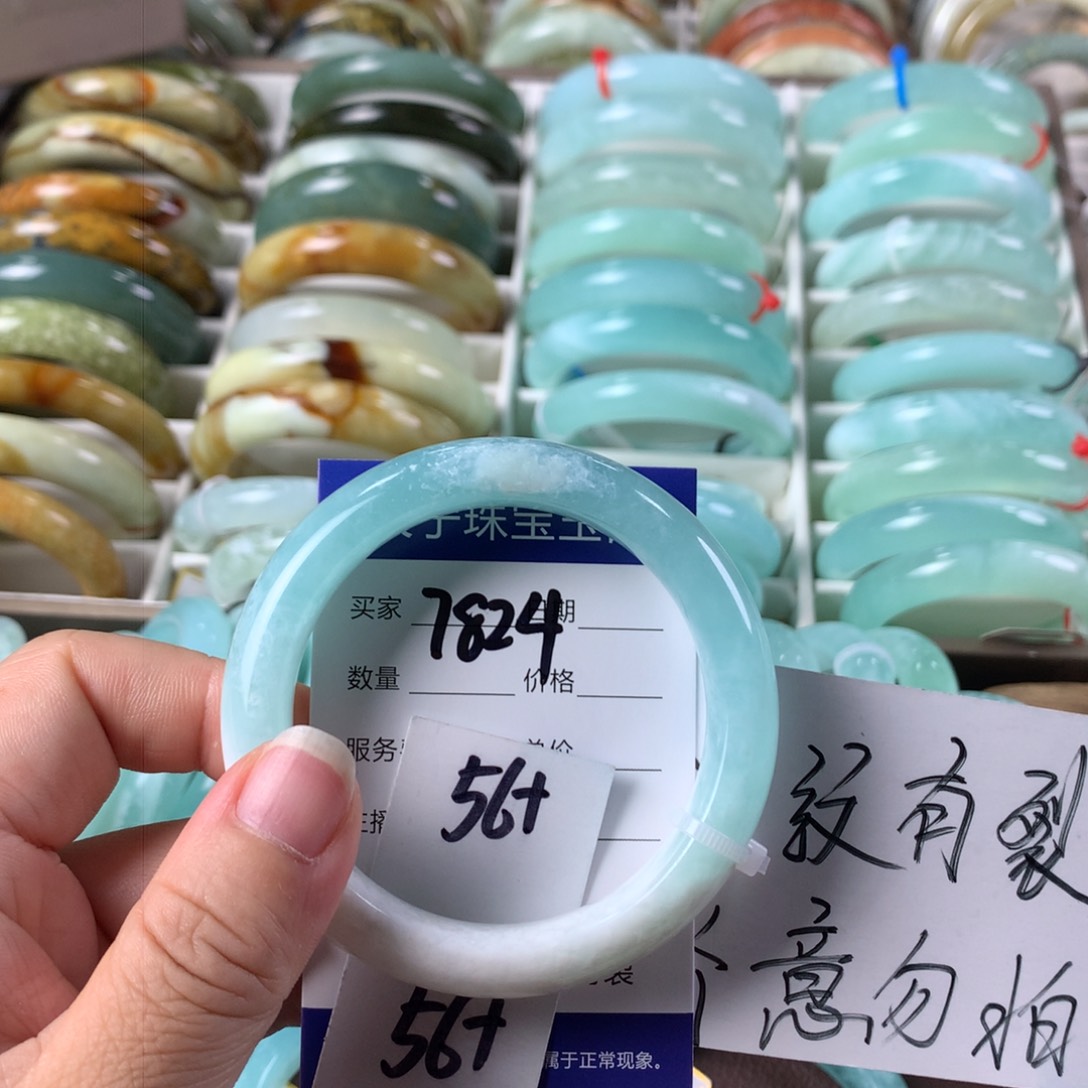 蛇纹石玉手镯未镶嵌7824
