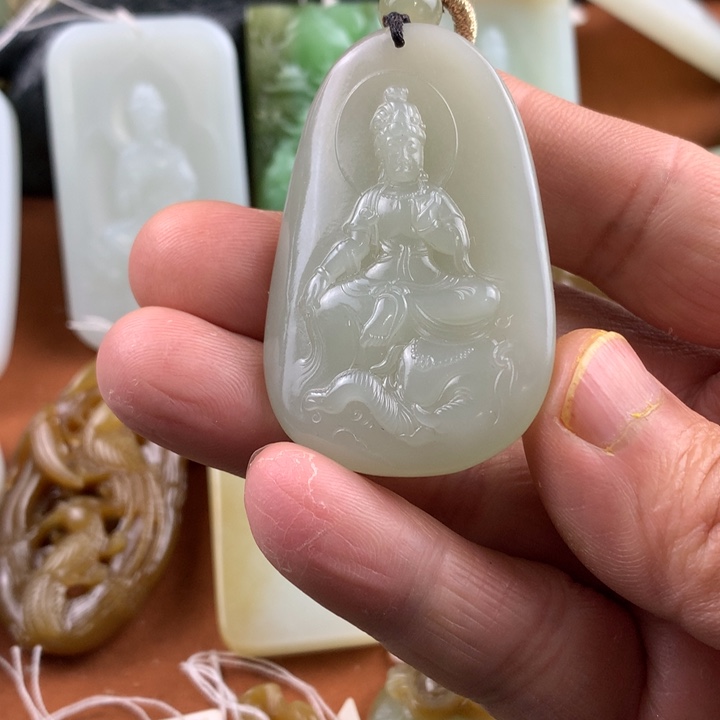 和田玉颈饰未镶嵌飞*