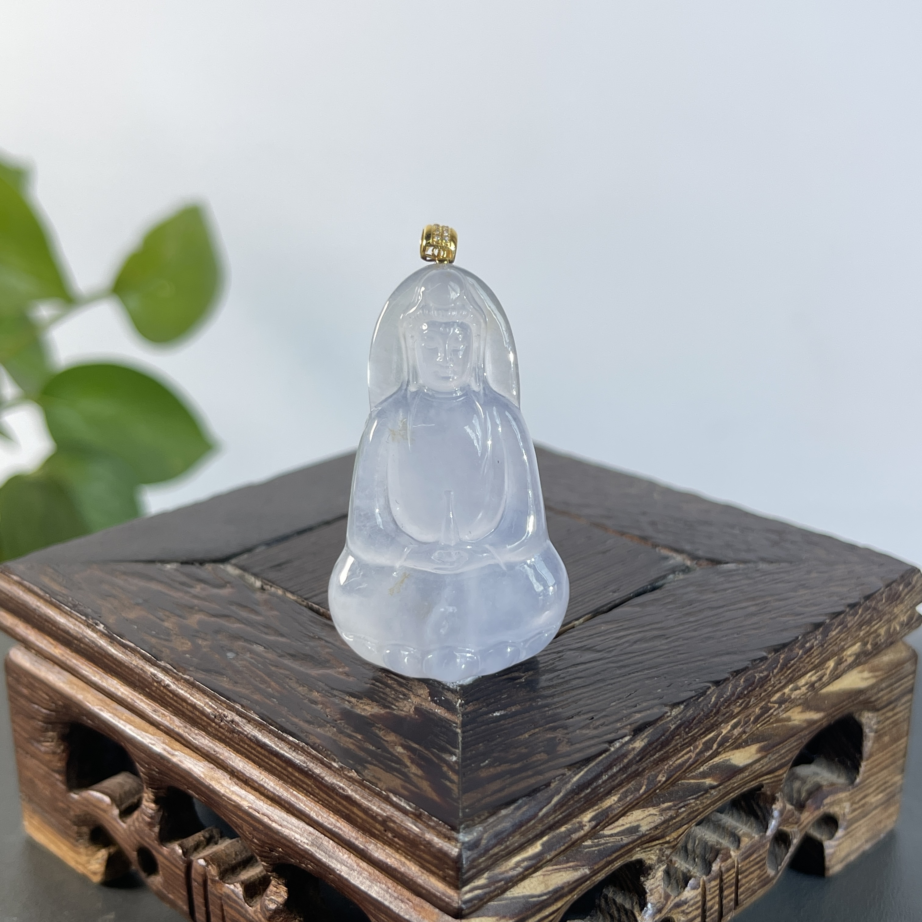 JYB28-124  天然缅甸翡翠A货 18K金扣素衣观音