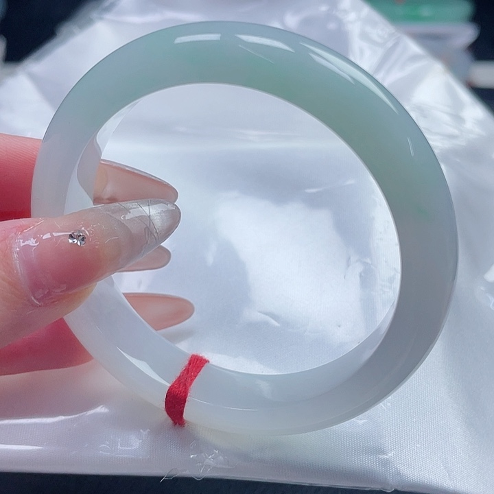 翡翠手镯未镶嵌缅甸