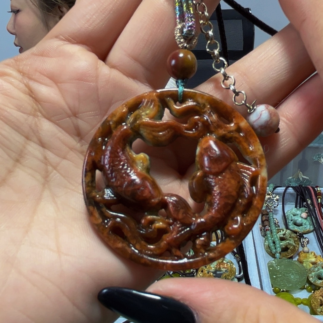 蛇纹石玉未镶嵌颈饰