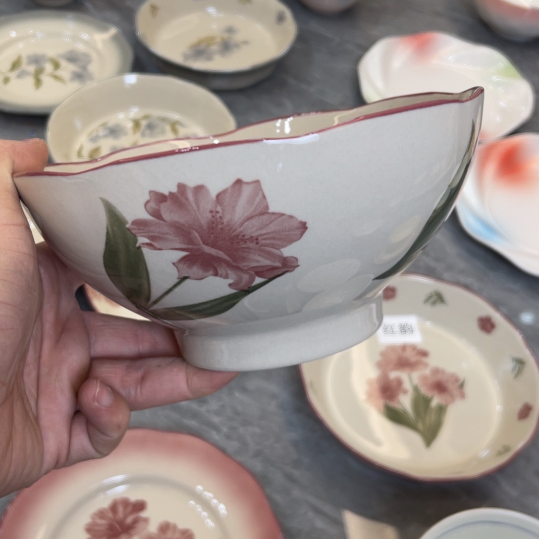 陶瓷微瑕餐具介意勿拍，满18飞！