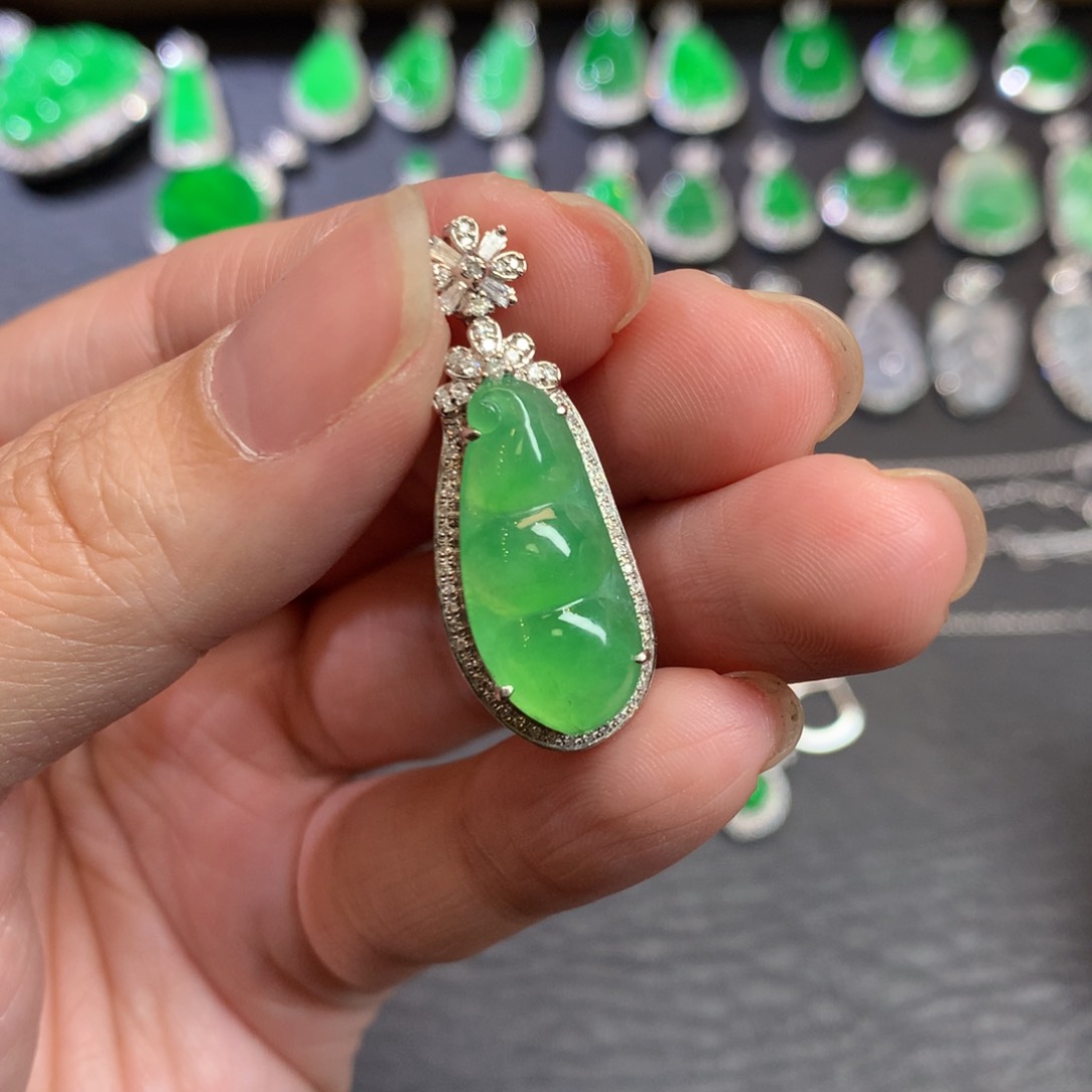 翡翠吊坠(不含链)18K金镶嵌