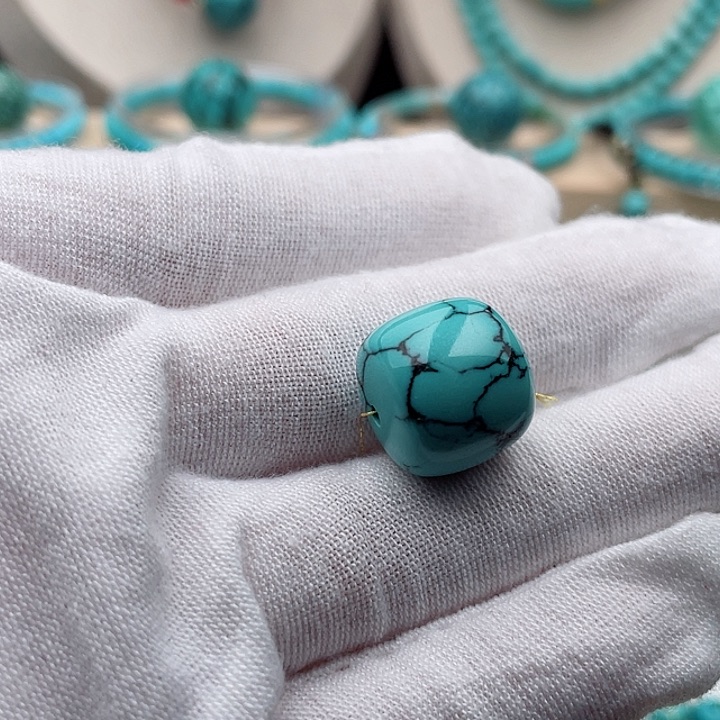 绿松石配饰未镶嵌