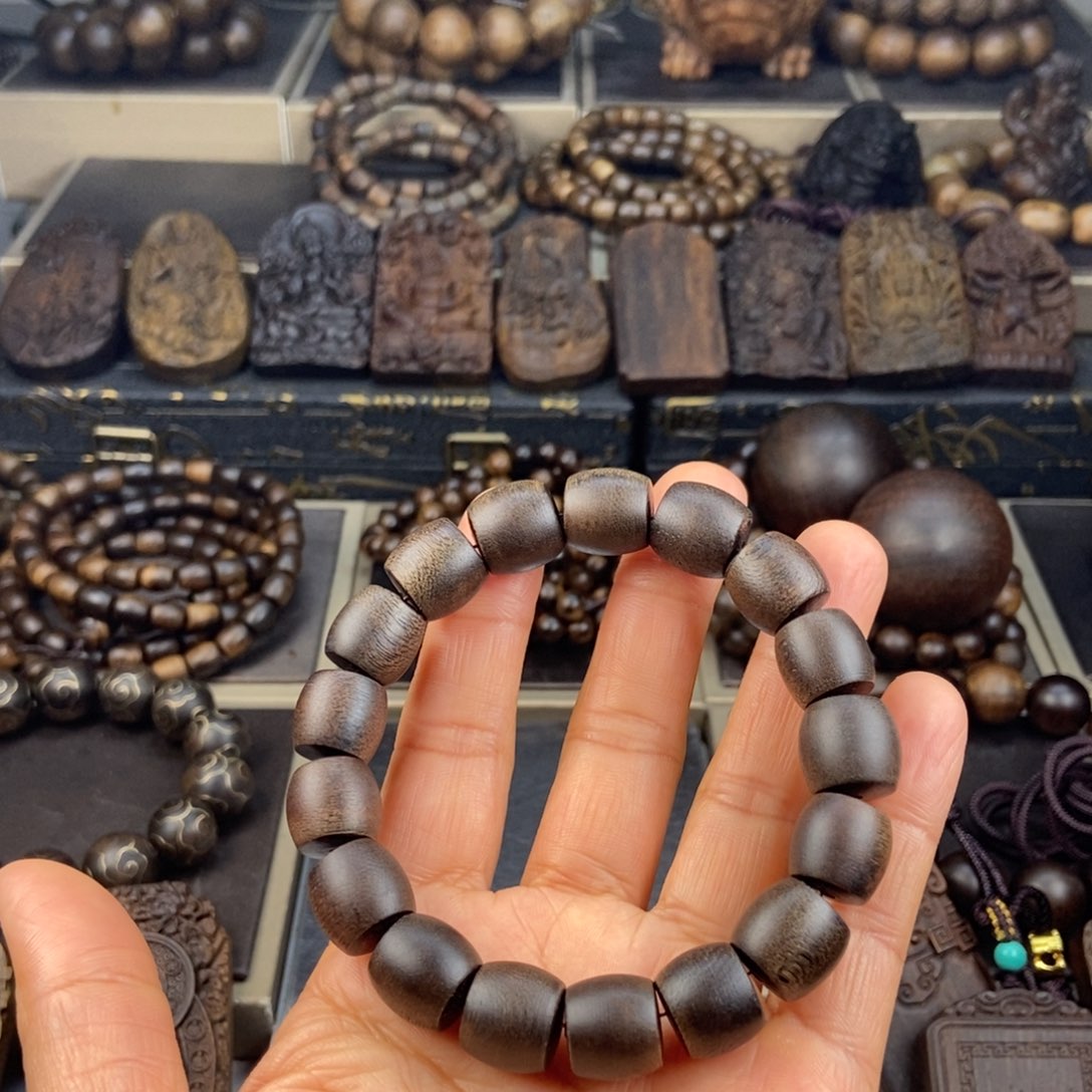 沉香手串小*越南芽庄白棋玉化
