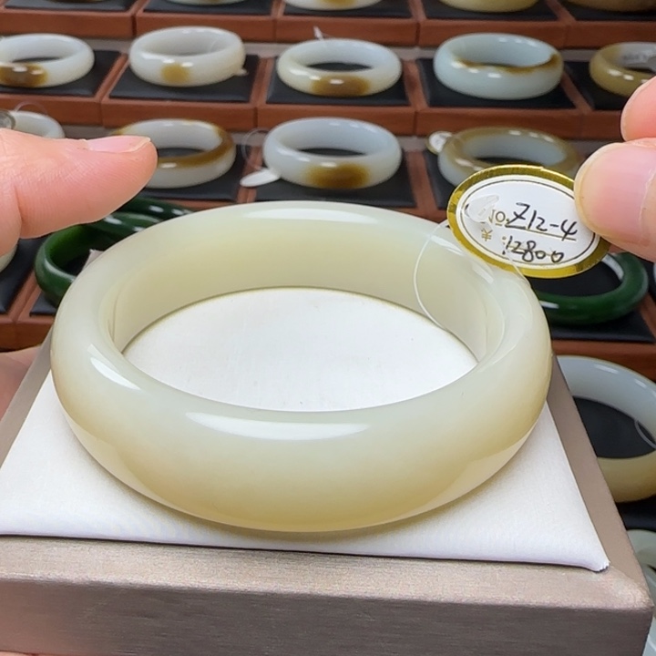 和田玉（糖玉）未镶嵌手镯