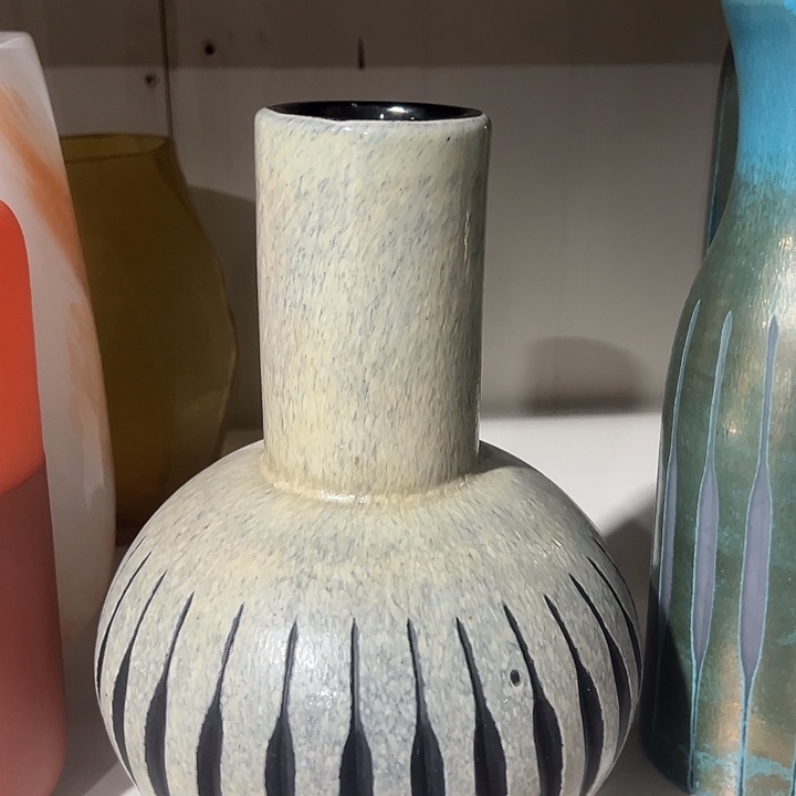 琉璃手工艺品米色磨刻花瓶花器高26口5