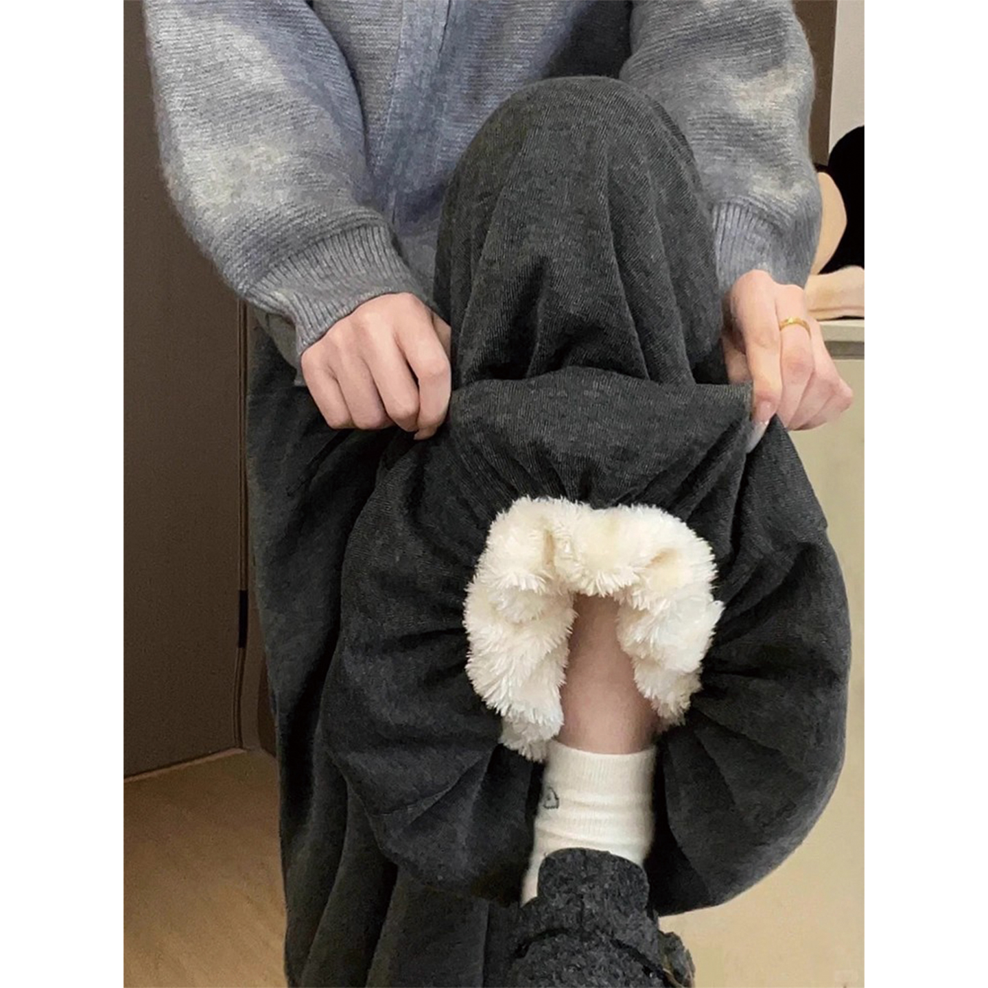 深灰色糯米花苞裙裤女秋冬2025新款小个子灯笼裤垂感羊羔绒阔腿裤