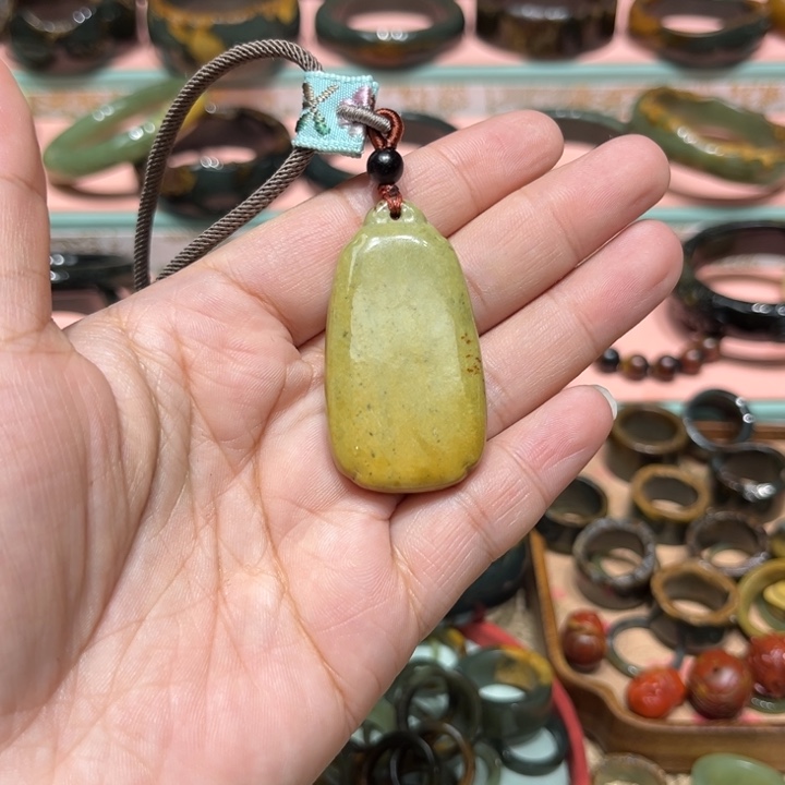 铁***️岫岩河磨玉（透闪石质玉）未镶嵌戒指