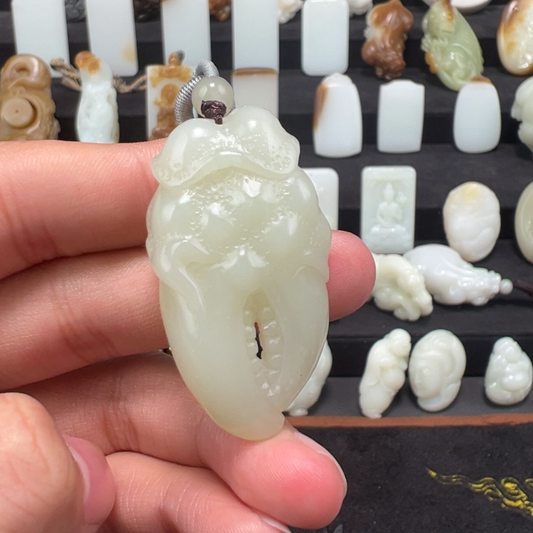 和田玉颈饰未镶嵌