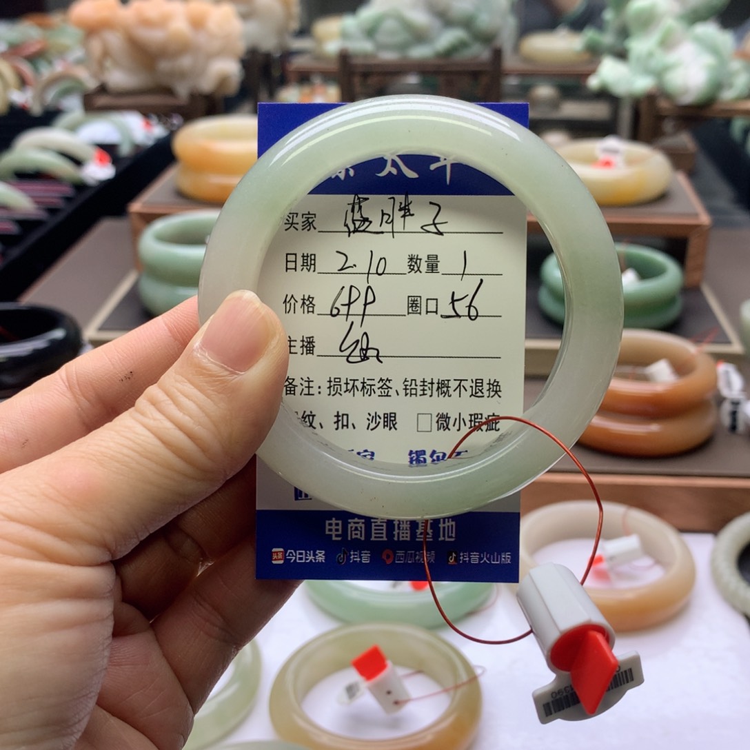 【闪购商品】石英质玉手镯未镶嵌?**子
