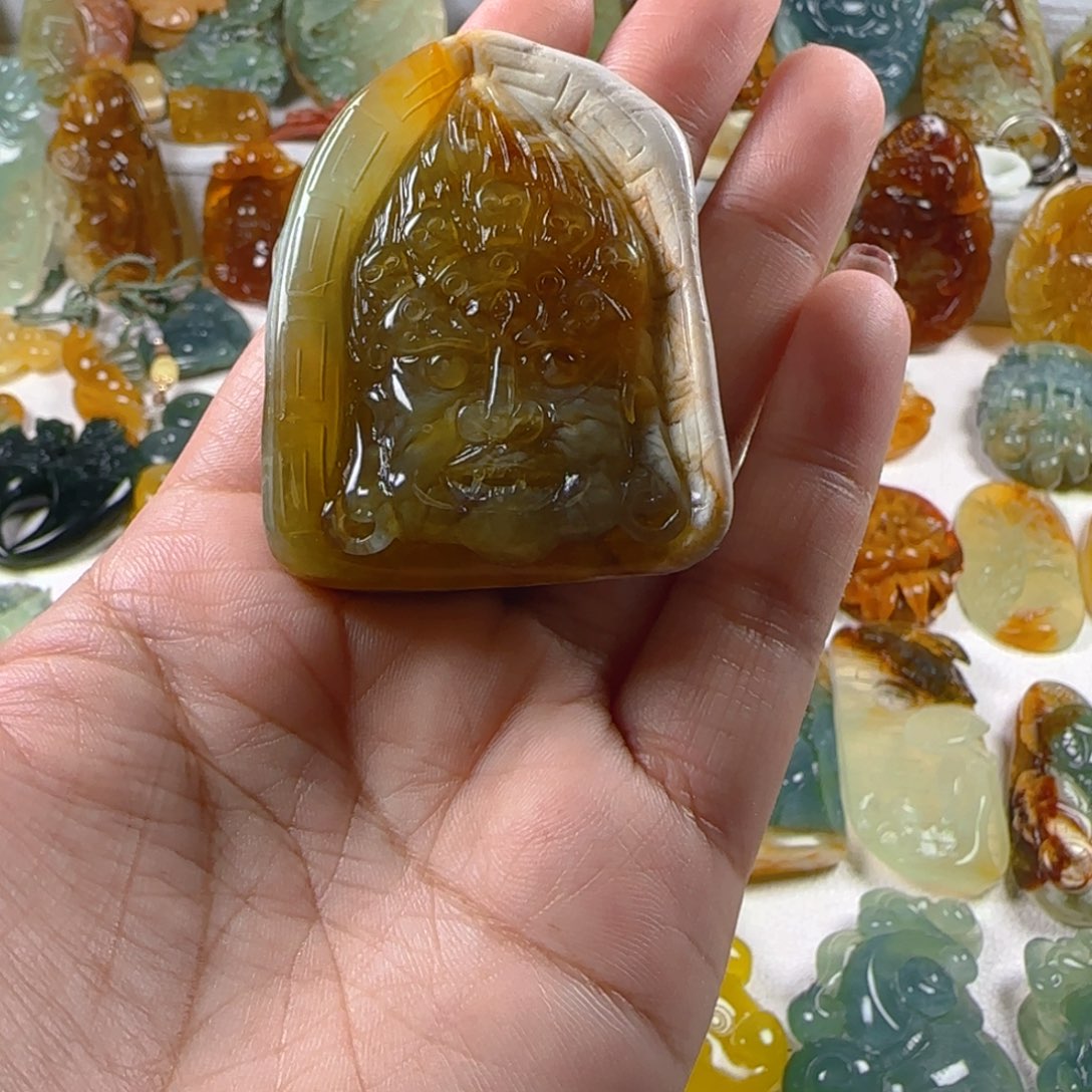 蛇纹石玉颈饰未镶嵌九*