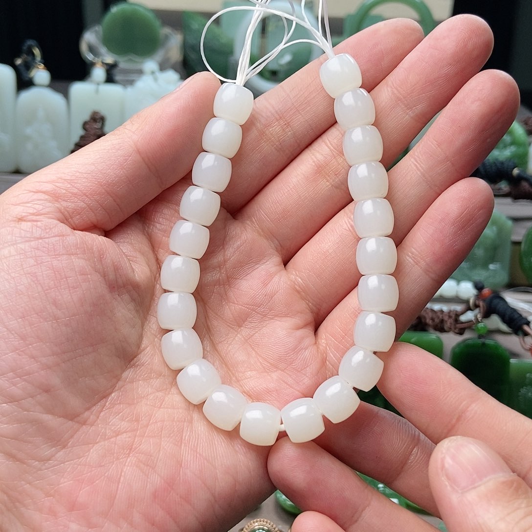 和田玉（白玉）颈饰未镶嵌会***?