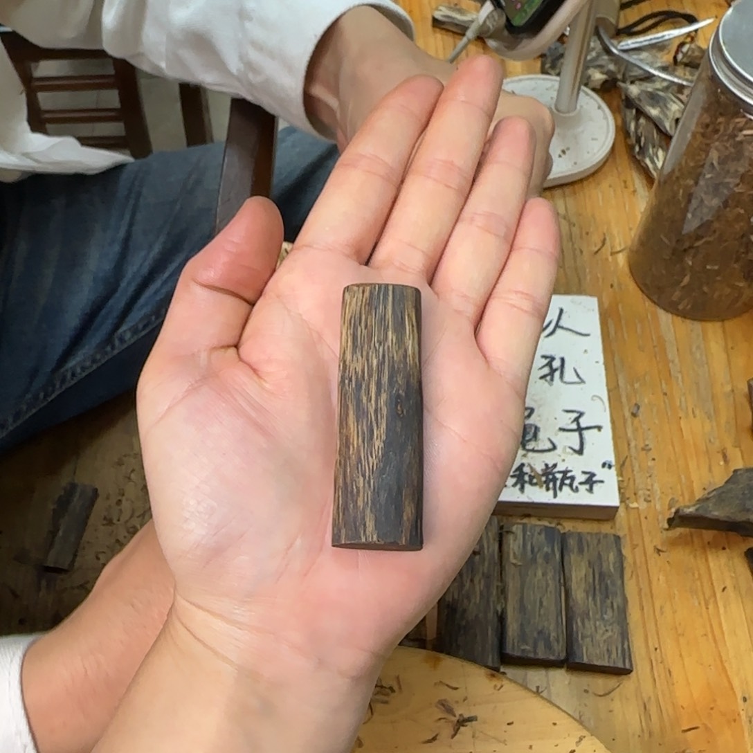 沉香吊坠素牌绿奇8.8克