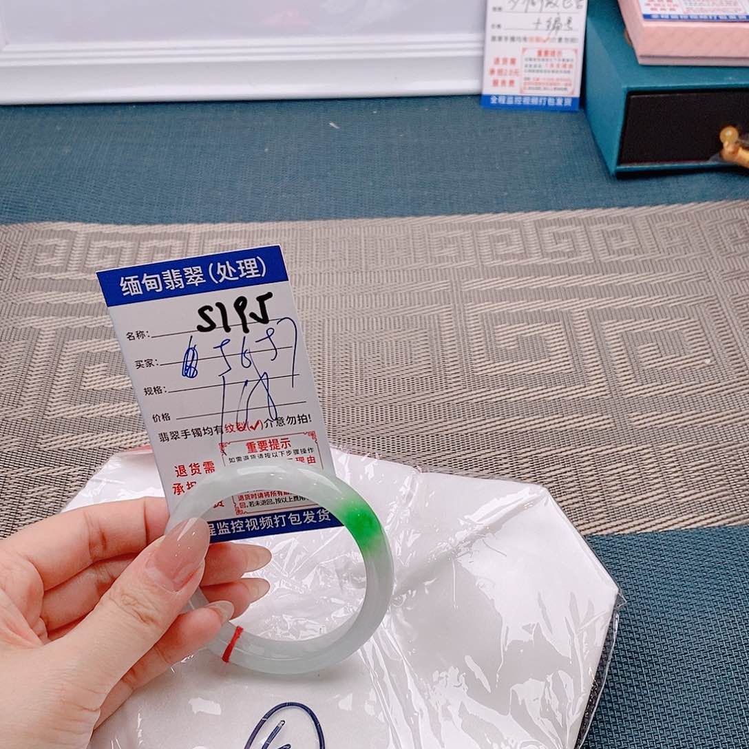 翡翠手镯未镶嵌手镯以实物为准为包容s195