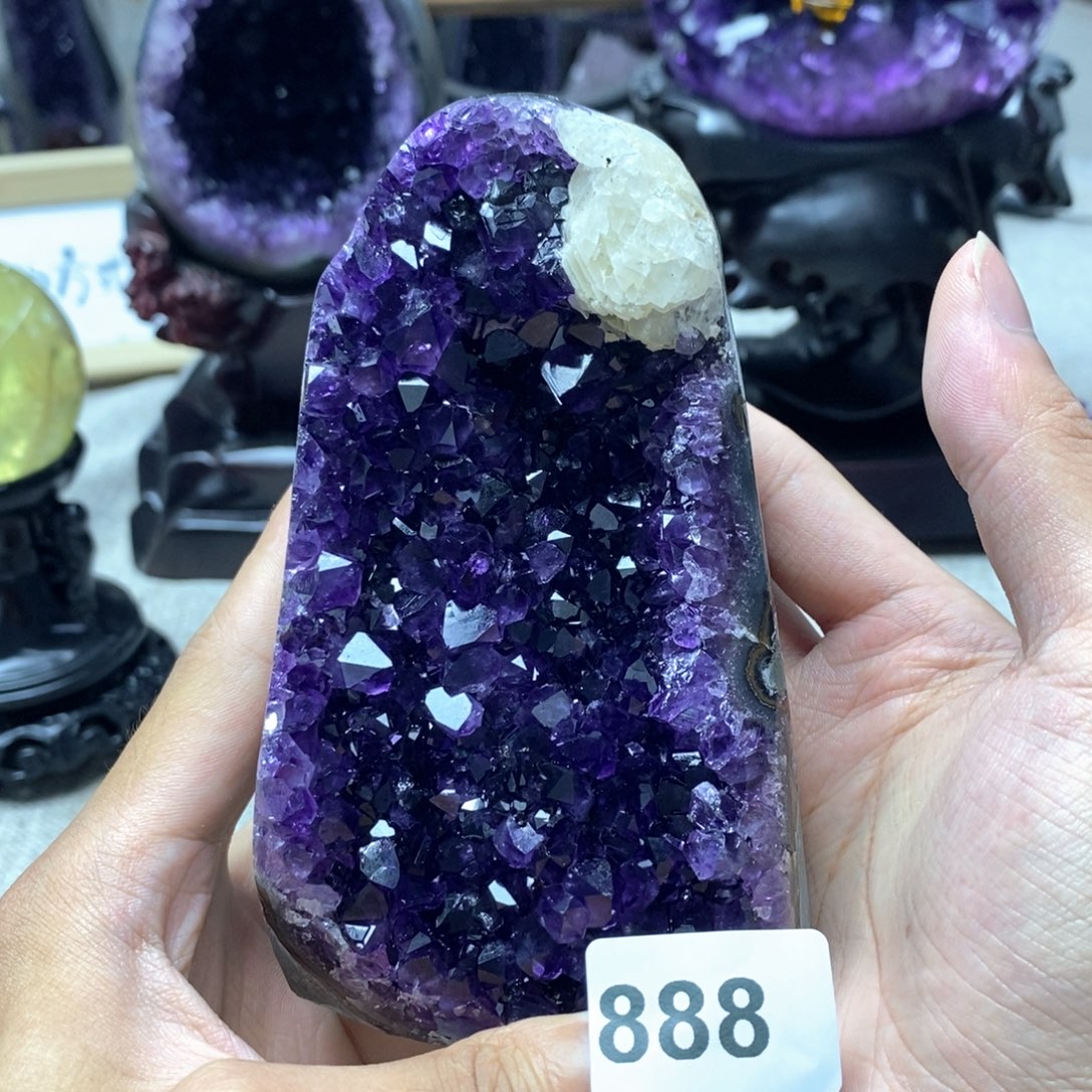 未镶嵌水晶大型摆件（非配饰）
