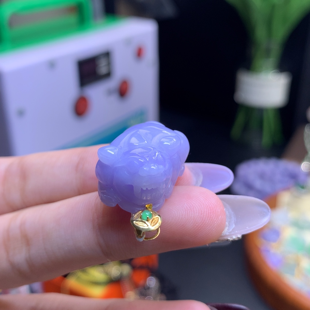 颈饰18K金镶嵌翡翠