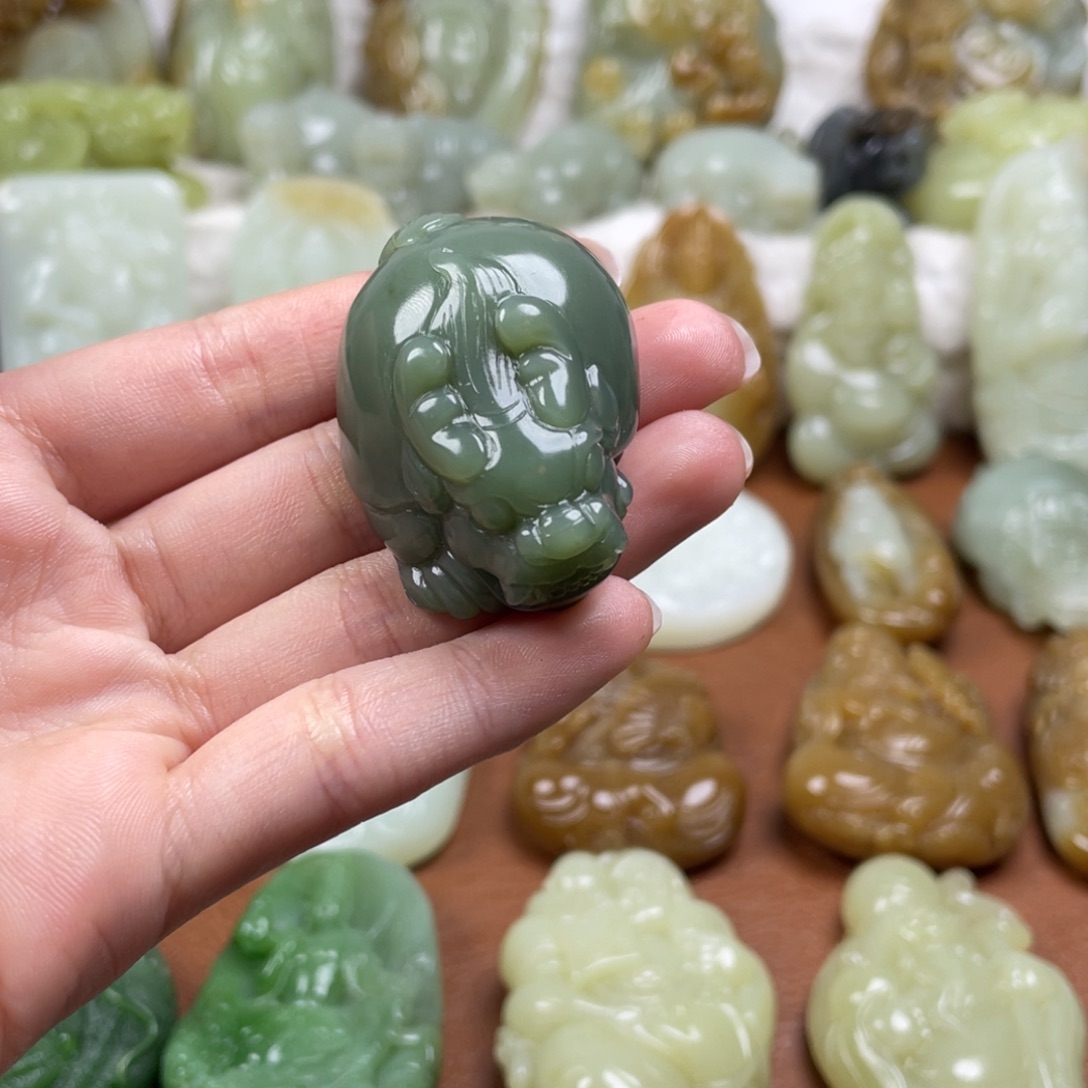 和田玉未镶嵌颈饰