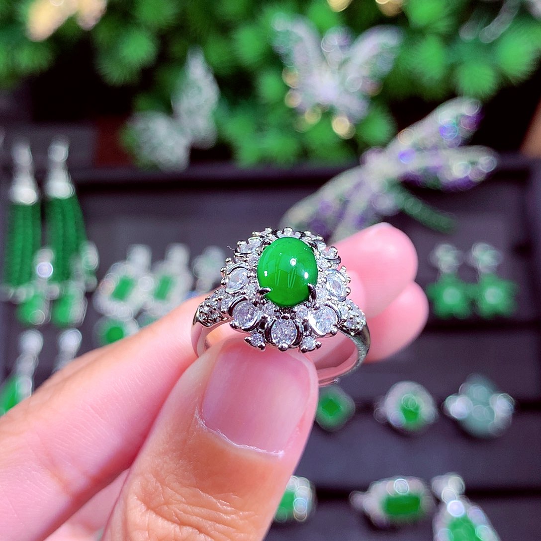 颈饰未镶嵌翡翠天然