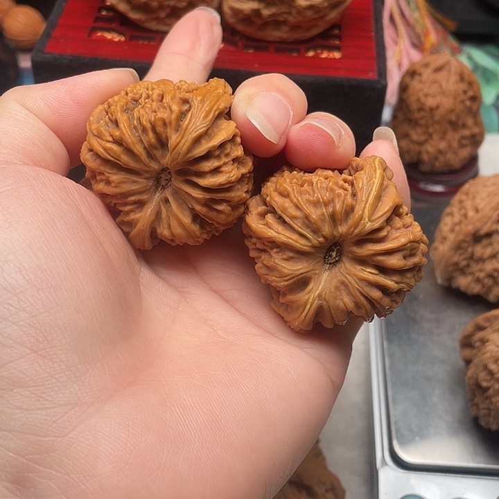 微残 41-40 凹底 有黄