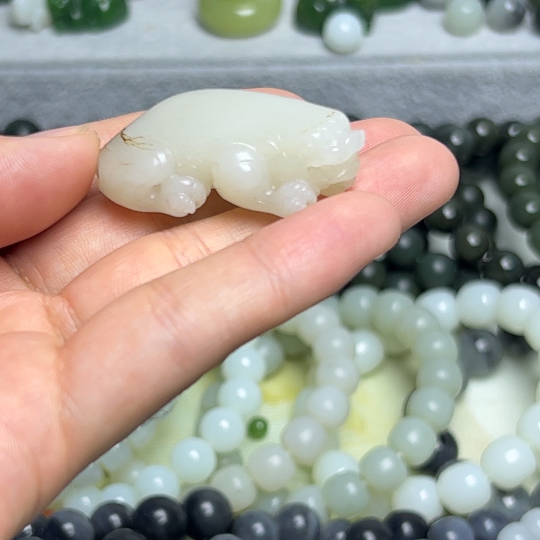 和田玉未镶嵌颈饰新疆山料貔貅特细特油