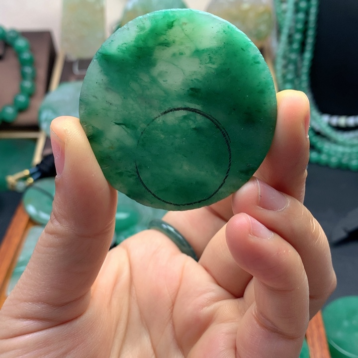 未镶嵌石英质玉珠宝半成品