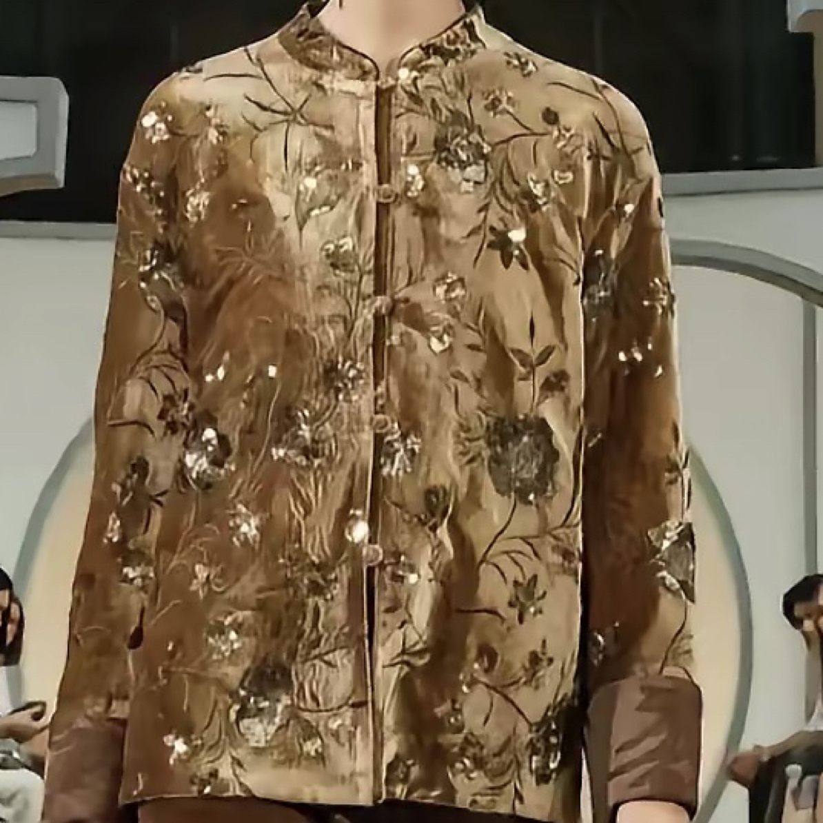 新中式复古重工刺绣棕色丝绒宽松外套女新款小众设计感